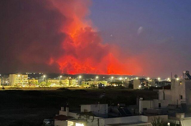 Φωτιά στην Αλεξανδρούπολη: Στο έλεος της πύρινης λαίλαπας – Ιδιαίτερα δύσκολη η νύχτα