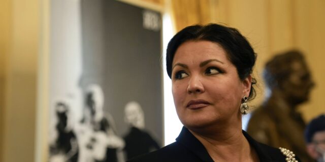 Anna Netrebko: Κορυφαία Ρωσίδα σοπράνο μήνυσε τη Met Opera – Απολύθηκε λόγω πολέμου