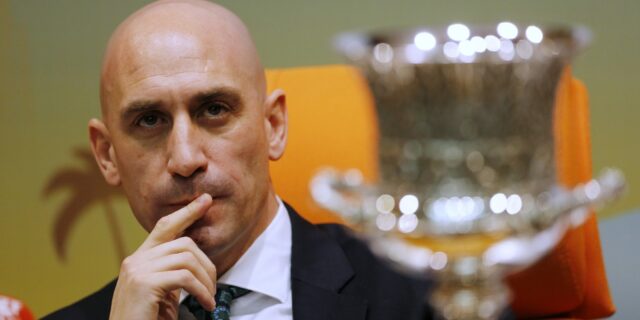 Ισπανία: Η μητέρα του Ρουμπιάλες κλείστηκε σε εκκλησία και ξεκίνησε απεργία πείνας για τον γιο της