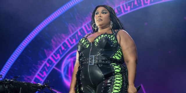 Lizzo: Μήνυση για παρενόχληση από πρώην χορεύτριές της – Τις έβαζε να συμμετέχουν σε σεξουαλικά σόου
