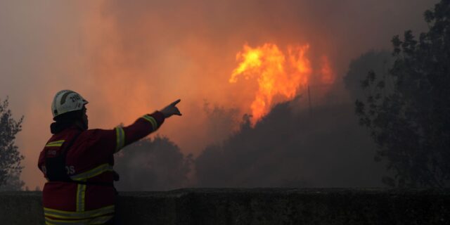 Πορτογαλία: Μεγάλη φωτιά στην περιοχή Καστέλο Μπράνκο – Απομακρύνθηκαν κάτοικοι