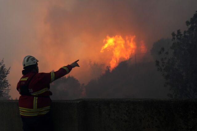 Πορτογαλία: Μεγάλη φωτιά στην περιοχή Καστέλο Μπράνκο – Απομακρύνθηκαν κάτοικοι