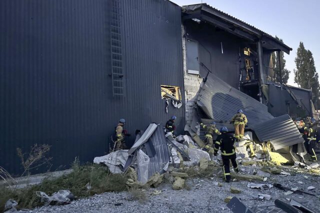 Ουκρανία: Νέα ρωσική επιδρομή με τρεις νεκρούς – Ξανά στο στόχαστρο η Ζαπορίζια