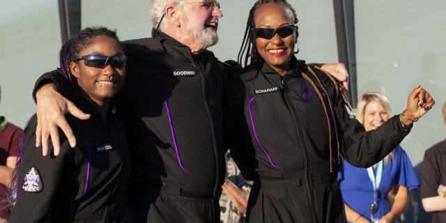 Virgin Galactic: Στο διάστημα οι πρώτοι τουρίστες – Μαμά με κόρη και ένας 80χρονος ανάμεσα στους επιβάτες