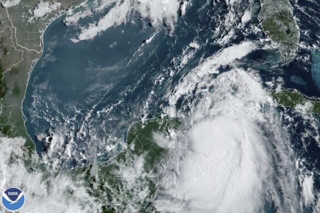 Καταιγίδα Ιντάλια: Ενισχύεται σε τυφώνα και απειλεί τη Φλόριντα – Τις επόμενες ώρες οι πρώτες εντολές εκκένωσης