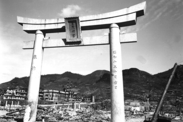 Ιντερνετικό μυστήριο: Η αλήθεια για τις αψίδες που επιβίωσαν από ατομική βόμβα και τσουνάμι