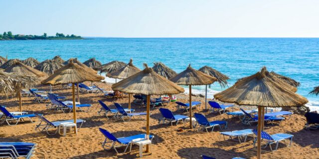 Καταγγελία για Νάξο: Εκσκαφικό ιδιώτη μπήκε στη θάλασσα κι έβγαζε βράχια