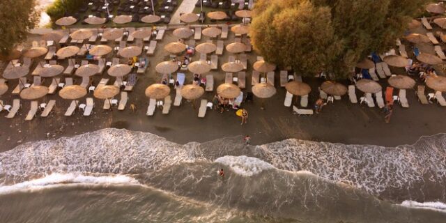 Χαλκιδική: Καταγγελία μητέρας για beach bar – Της απαγόρευσαν να ταΐσει το παιδί της