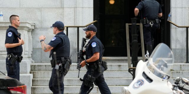 Λήξη συναγερμού στο Καπιτώλιο – Δεν βρέθηκε ένοπλος σε κτίριο της Γερουσίας
