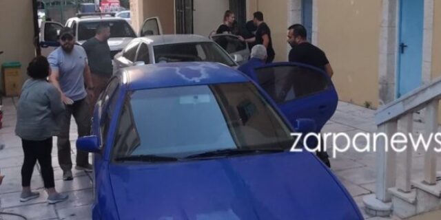 Κύκλωμα εμπορίας βρεφών: Στον ανακριτή ο 73χρονος γιατρός – Τον χειροκροτούσαν οι υποστηρικτές του
