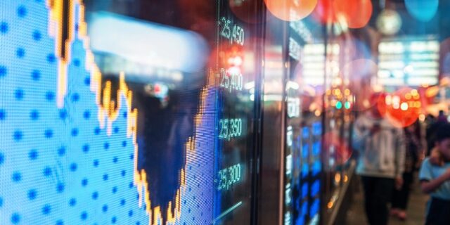 Κίνα: Αθέτηση πληρωμών από “σκιώδη τράπεζα” – Οι πιθανότητες για “στιγμή Lehman” στην παγκόσμια οικονομία