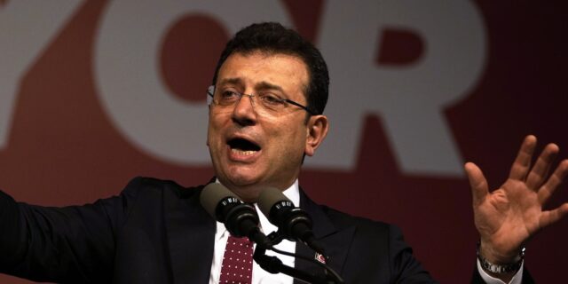 Εκρέμ Ιμάμογλου: Διεκδικεί δεύτερη θητεία στη δημαρχία της Κωνσταντινούπολης