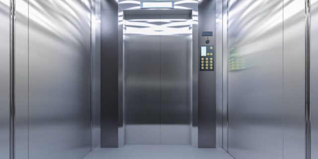 Τρόμος στην Κίνα: Ασανσέρ έκανε “βουτιά” και εκσφενδόνισε στον αέρα τρία άτομα
