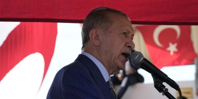 Στη Ρωσία ο Ερντογάν για συνάντηση με τον Πούτιν