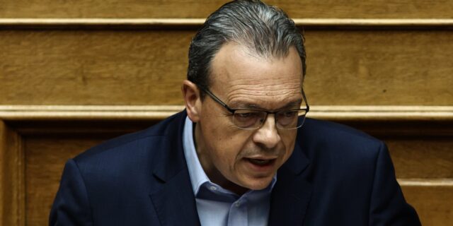 Φάμελλος: “Σε λίγο θα μας πουν ότι παρέλαβαν καμένη γη”