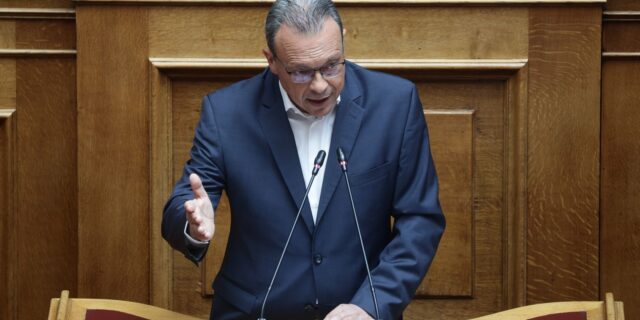 Σύρεται, στη Βουλή, σε απολογία ο Μητσοτάκης για τις πυρκαγιές εκτιμούν στον ΣΥΡΙΖΑ