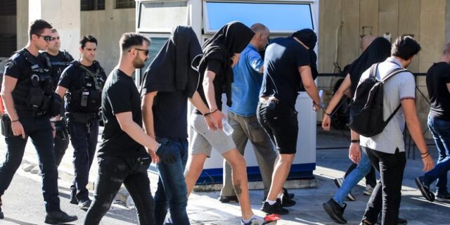 Νέα Φιλαδέλφεια: Προφυλακιστέοι άλλοι 27 χούλιγκαν