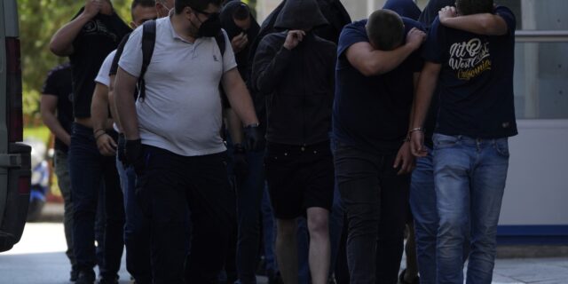 Νέα Φιλαδέλφεια: Ανά ομάδες η απολογία των κατηγορουμένων – Στο “μικροσκόπιο” DNA και κινητά