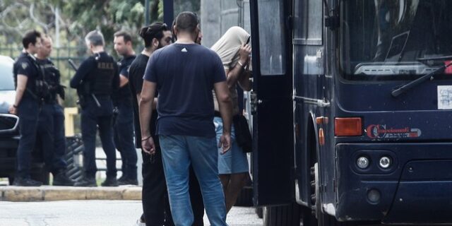 Νέα Φιλαδέλφεια: Προφυλακιστέοι και οι 105 συλληφθέντες – Αντιδράσεις για την παρέμβαση του Κροάτη προέδρου