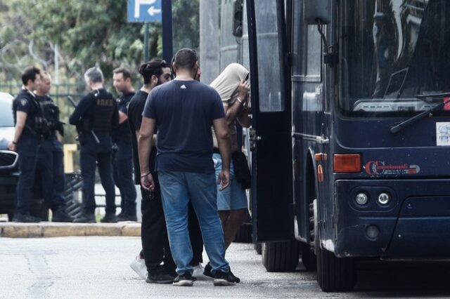 Νέα Φιλαδέλφεια: Προφυλακιστέοι και οι 105 συλληφθέντες – Αντιδράσεις για την παρέμβαση του Κροάτη προέδρου