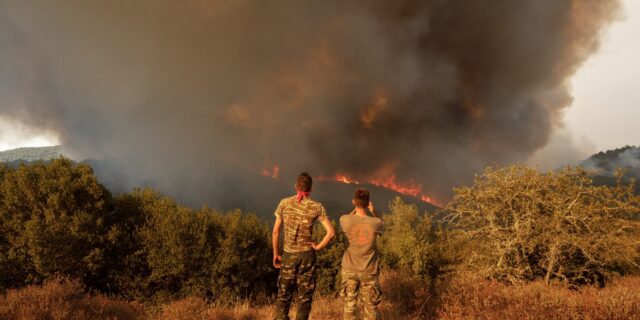 Φωτιά στον Έβρο: Πύρινος εφιάλτης για δέκατη ημέρα – Μάχη με τις αναζωπυρώσεις