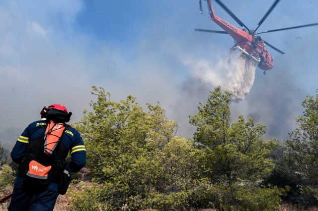 Φωτιά στο Μοναστηράκι Αιτωλοακαρνανίας – Κινητοποίηση εναέριων δυνάμεων