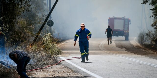 Αρκαδία: Υπό μερικό έλεγχο η φωτιά στο Μετόχι της Ιεράς Μονής Παναγίας της Κανδήλας