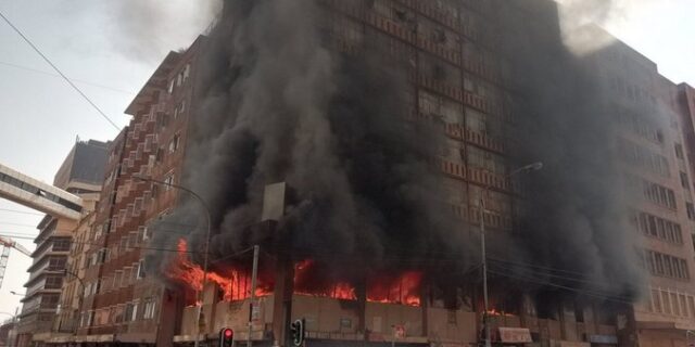 Νότια Αφρική: Τουλάχιστον 52 νεκροί από πυρκαγιά σε πενταώροφο κτίριο