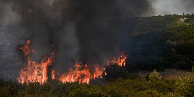 Υπό μερικό έλεγχο η φωτιά στην Ξάνθη