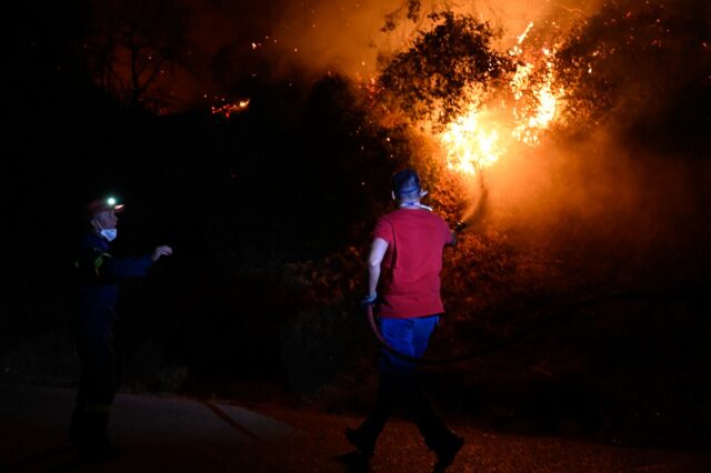 Φωτιές: Μάχη με τις αναζωπυρώσεις σε Πάρνηθα, Έβρο, Ροδόπη και Βοιωτία