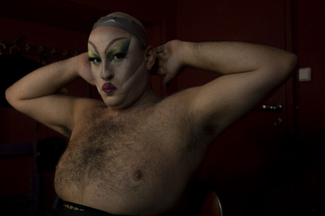 “Το πρωί Ψυχίατρος, το βράδυ Drag Queen”