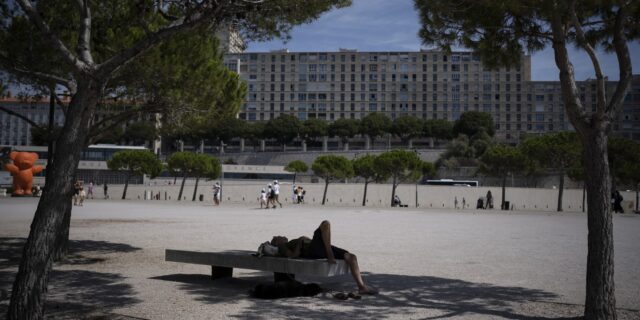 Γαλλία: “Κόκκινη” προειδοποίηση λόγω καύσωνα για τέσσερις περιοχές του νότου