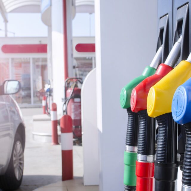 Καύσιμα: Γιατί δεν θα δούμε σύντομα αποκλιμάκωση των τιμών