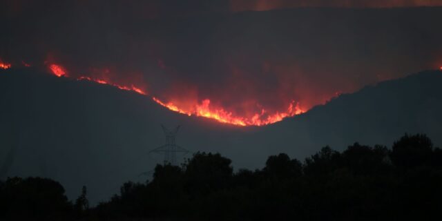 ΣΥΡΙΖΑ για φωτιές: Συνώνυμο της ανικανότητας και της ανασφάλειας το επιτελικό κράτος του Μητσοτάκη