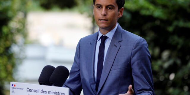 Γαλλία: Τέλος από τα σχολεία η αμπάγια, λέει ο υπουργός Παιδείας