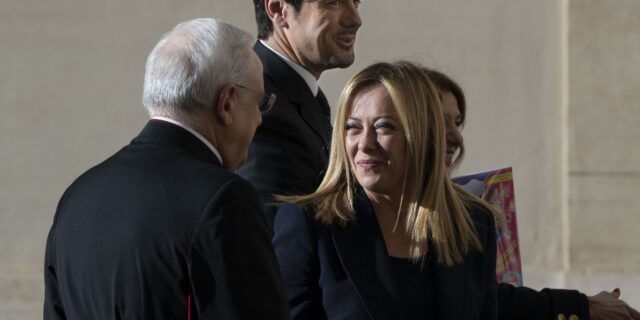 Σάλος με τις δηλώσεις του συντρόφου της Μελόνι – “Αν δεν πιουν οι γυναίκες, δεν θα βιαστούν”