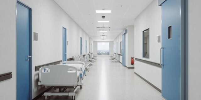 Φωτιές στο Νοσοκομείο Νίκαιας: “Κανένας κίνδυνος δεν υπήρξε για ασθενή ή εργαζόμενο” λέει ο διοικητής