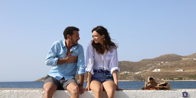 “Ήθελα να γράψω ένα ποίημα για την Ελλάδα”: Πώς η ελληνοελβετή Ναυσικά Γκερί-Καραμαούνα γύρισε το “I Love Greece” στη Σέριφο