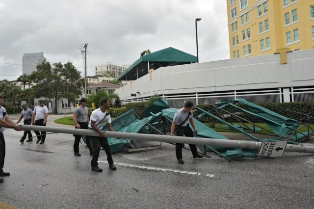 ΗΠΑ: Έφτασε ο τυφώνας Ιντάλια στη Φλόριντα – Εικόνες καταστροφής