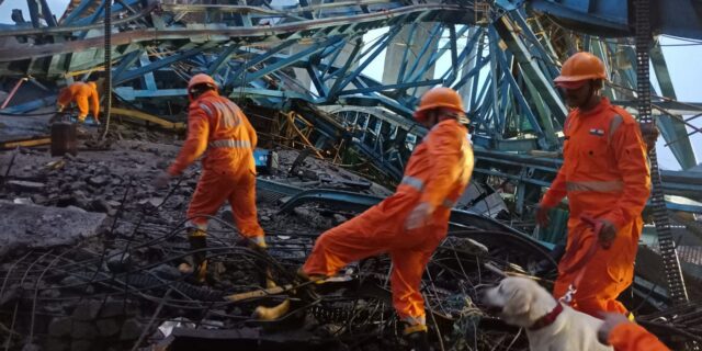 Ινδία: Τουλάχιστον 16 νεκροί μετά από κατάρρευση γερανού – Φόβοι για εγκλωβισμένους