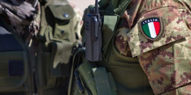 Ιταλία: Σάλος για βιβλίο εν ενεργεία στρατηγού με ρατσιστικό και ομοφοβικό περιεχόμενο