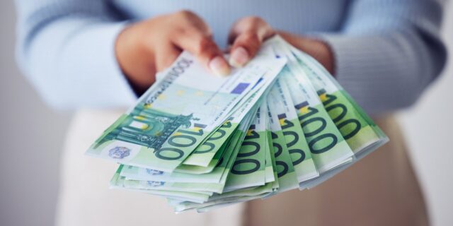 Φορολοταρία Αυγούστου: Έγινε η κλήρωση – Δείτε αν κερδίσατε από 1.000 έως 50.000 ευρώ