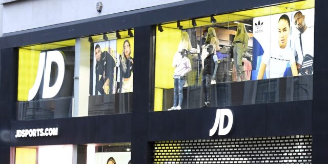Νέο κατάστημα JD Sports στη Γλυφάδα