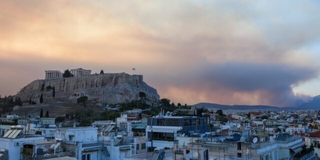 Ο (τεράστιος) κίνδυνος από τα σωματίδια στις φωτιές και πώς να προστατευτείτε