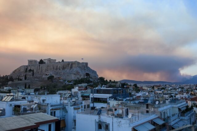 Ο (τεράστιος) κίνδυνος από τα σωματίδια στις φωτιές και πώς να προστατευτείτε
