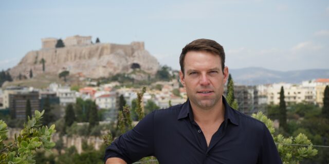 Στέφανος Κασσελάκης: Προανήγγειλε την υποψηφιότητά του για την προεδρία του ΣΥΡΙΖΑ