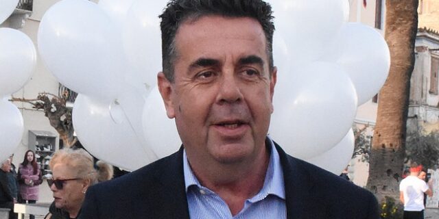 Ναύπλιο: “Πετούσε περιττώματα και αποφάγια στο σπίτι μου” – Σοβαρές καταγγελίες για τον Δήμαρχο της πόλης