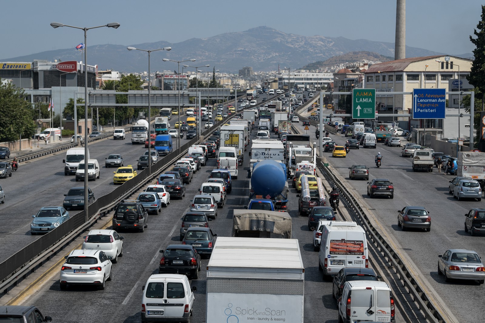 Στο “κόκκινο” ο Κηφισός – Καραμπόλα τριών οχημάτων στο ύψος του ΣΕΦ