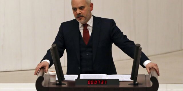 Σύμβουλος Ερντογάν: Χωρίς την ΕΕ η συζήτηση για τα ελληνοτουρκικά – Καμία υποχώρηση σε δικαιώματα