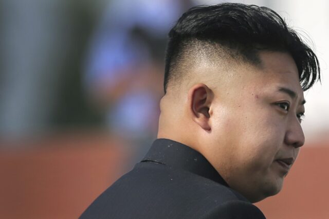 Βόρεια Κορέα: Ο Κιμ Γιονγκ Ουν “έκοψε” τον αρχηγό του Στρατού και ζήτησε αύξηση όπλων